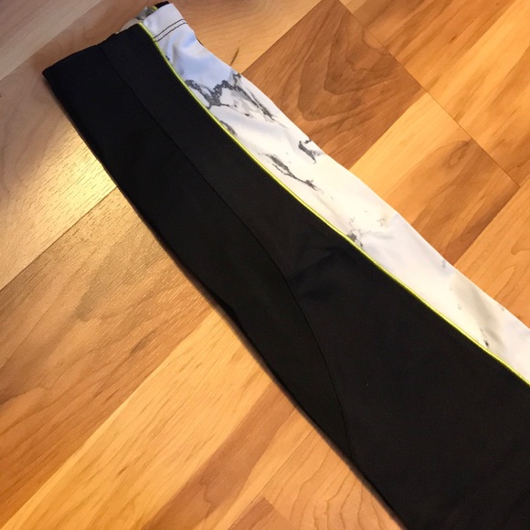 Workout pants - Picture 3 of 3